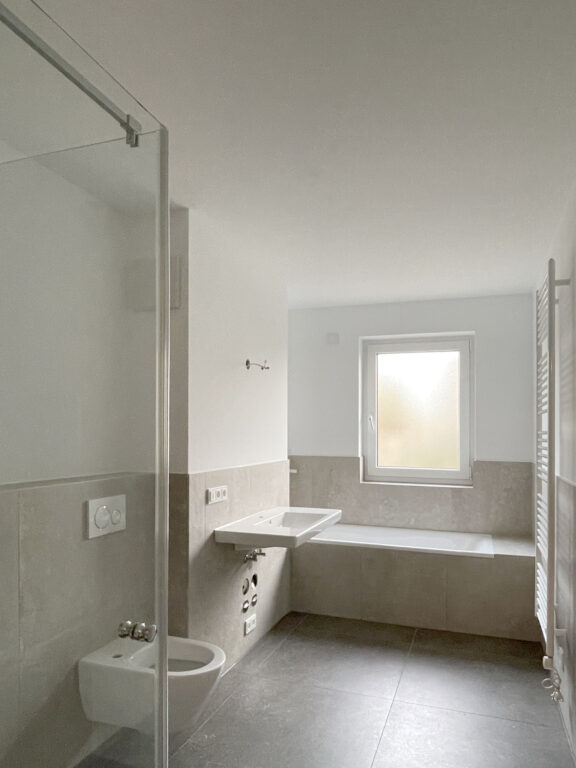 Bathroom | Apartment 5 | House 2