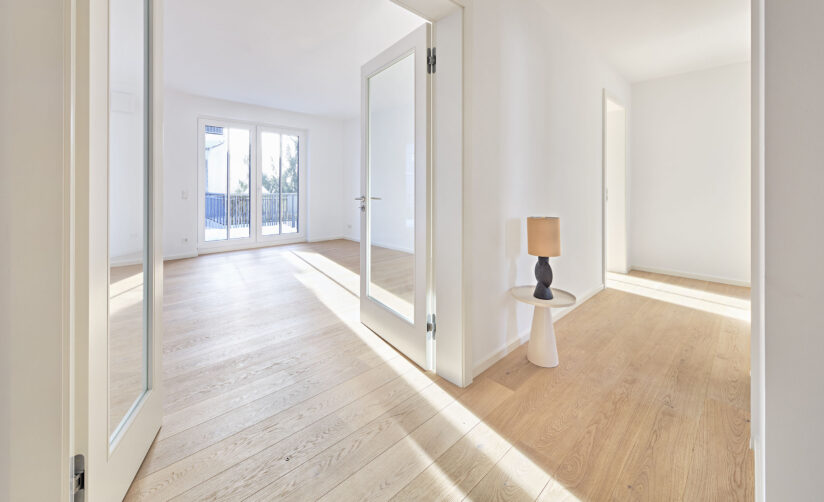 Schlafzimmer eines Neubau Mehrfamilienhauses mit fünf Wohnungen und Tiefgarage von DOMINO Bau in der Thaddäus-Eck-Straße in München-Obermenzing