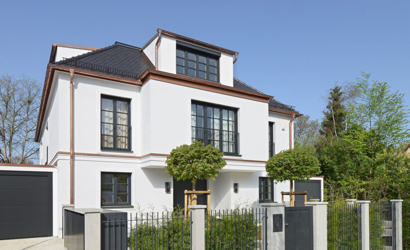 Außenansicht eines luxuriösen Einfamilienhaues in München Bogenhausen, neu erbaut von DOMINO Bau