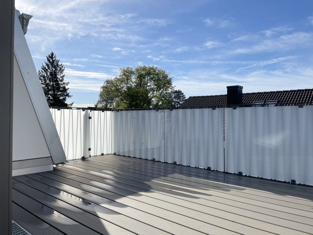 Dachterrasse einer Neubau-Wohnung von DOMINO Bau in München-Trudering