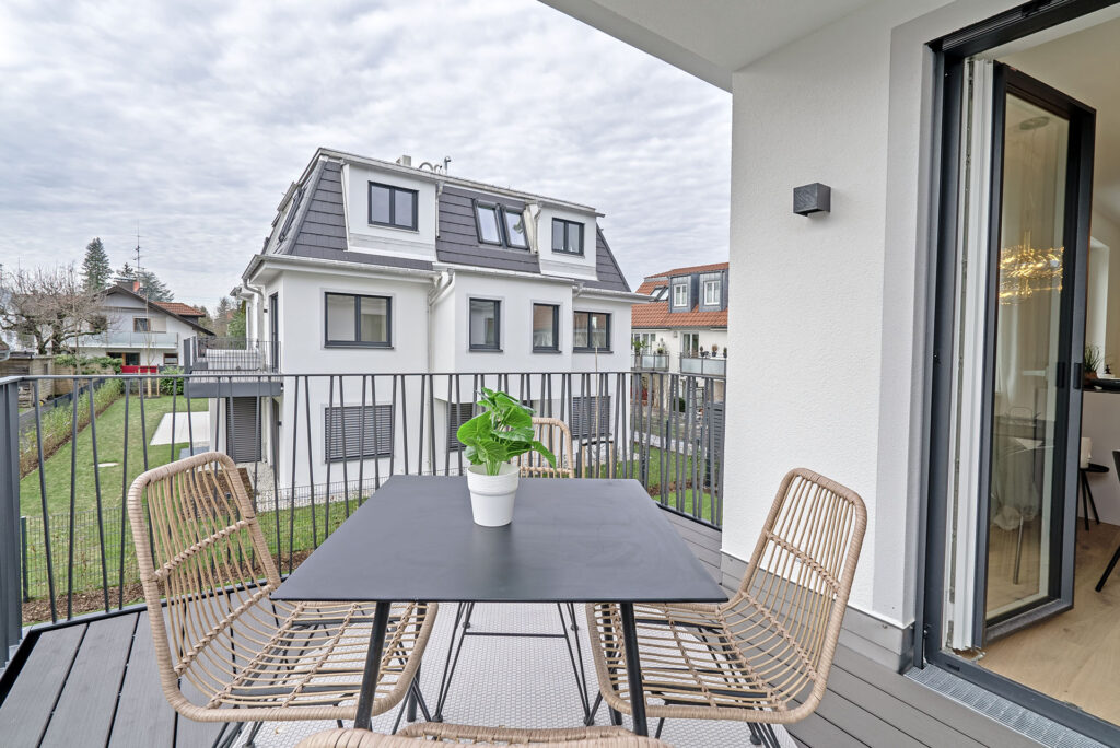 Ready-to-occupy new-build apartment with 3 rooms and spacious balcony