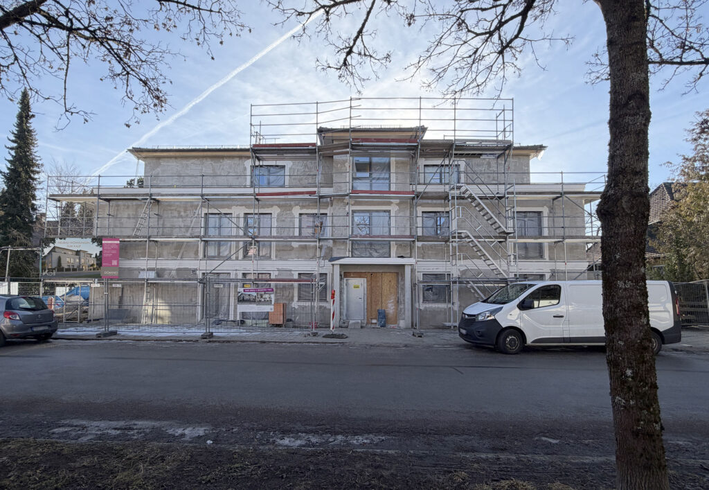 Photo of a shell construction of a five-apartment building by DOMINO Bau in Munich Nymphenburg (Jan 26)