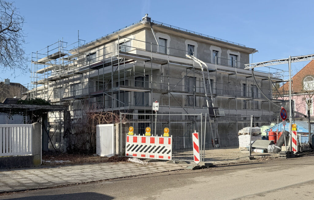 Photo of a shell construction of a five-apartment building by DOMINO Bau in Munich Nymphenburg (Jan 26)