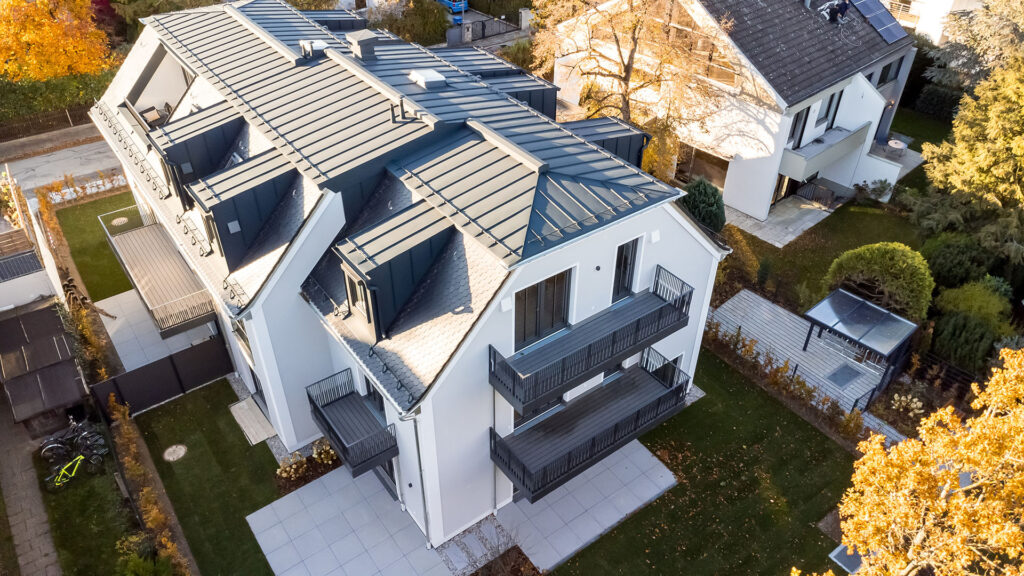 Aerial view of a new-build apartment building by DOMINO Bau in Munich