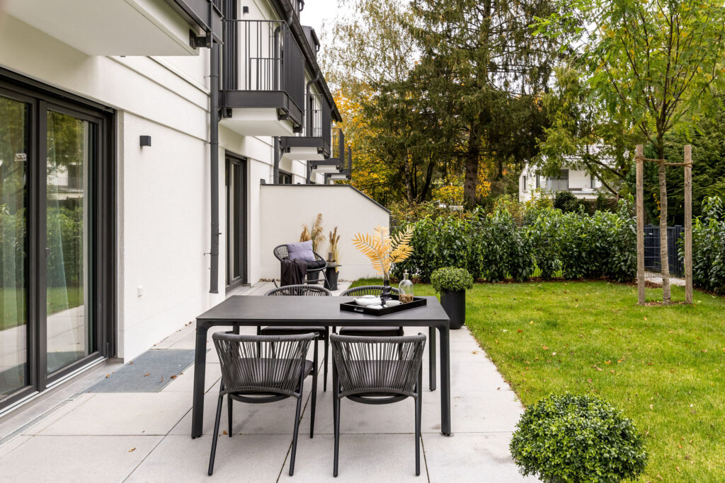 Terrace, New-build townhouse by DOMINO Bau in Munich