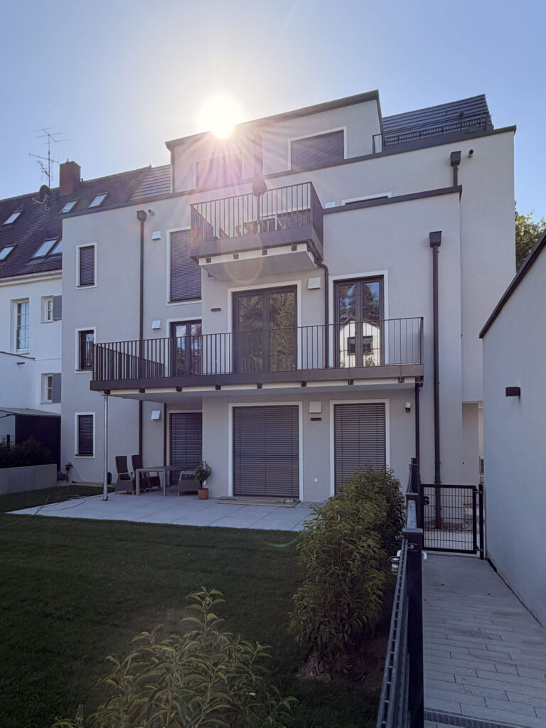 Photo of the completed new building at Wastelbauerstraße 10 in Obermenzing by Domino Bau