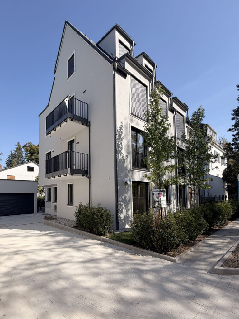 Photo of the completed new building at Wastelbauerstraße 10 in Obermenzing by Domino Bau
