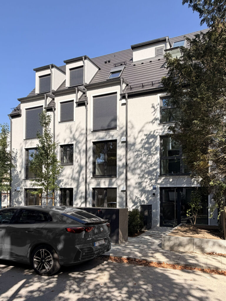 Photo of the completed new building at Wastelbauerstraße 10 in Obermenzing by Domino Bau
